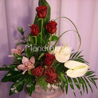 Centro de flores variadas - Imagen 1