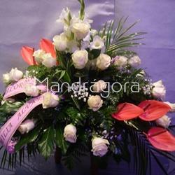 Ramo de flores de defunción de flor variada - Imagen 1